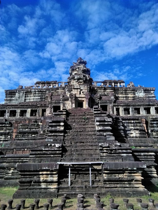 時系列が異なりますが、一日目に自分達だけでトゥクトゥクででかけたパブーオン。だったと思う（笑）ここも人だらけでした。ここは中国人は少なく、欧米人が多かった。だから、人が多くても比較的静かでした（笑）