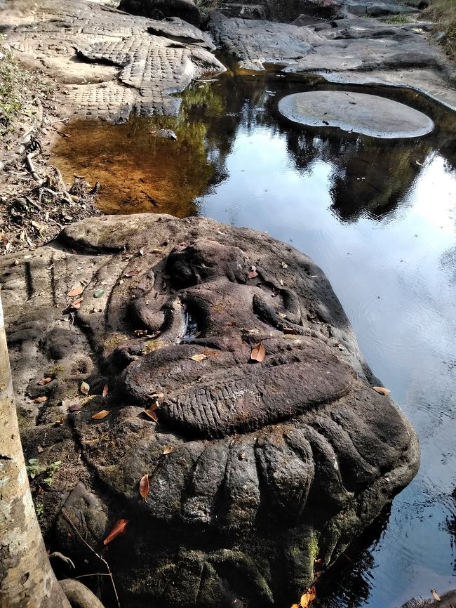 乾季なので彫刻がよく見えます