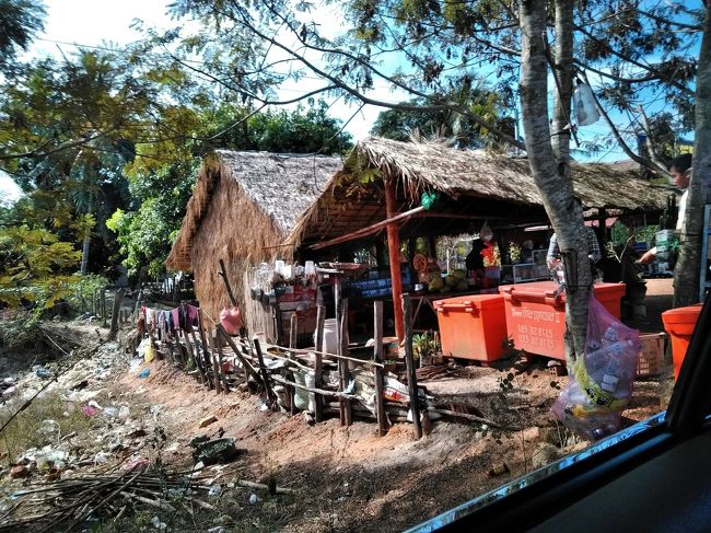 こんな商店?で飲み物を冷やす氷を買っていました