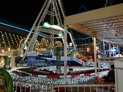 東京ドームシティアトラクションズ内。
アトラクションもイルミネーションでキラキラ！