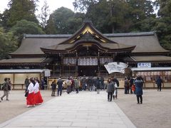 大神神社拝殿。大物主大神を祀る日本最古の神社と言われています。日本書紀や古事記にも記述があります。