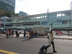 高速バスでバスタ新宿に到着。
道が混んでいて１時間到着が遅れました。
急いでいない旅でよかったです。
安いからと進められて高速バスを使ってみましたが、次からはやはり電車にしようと思いました。