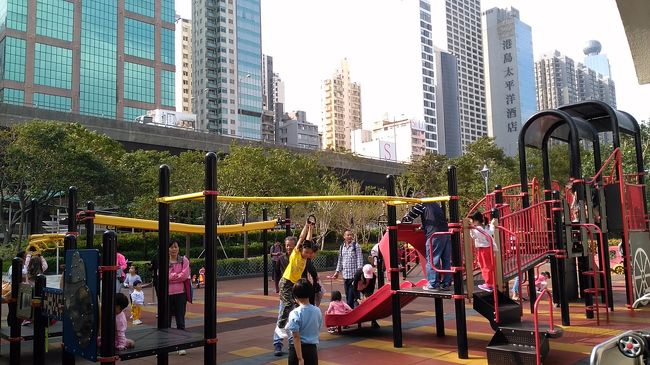 子供用の遊具もあり大盛況でした。