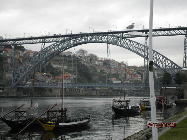 エッフェル塔を設計したエッフェルの弟子により作られたドン・ルイス1世橋。ポルトのシンボルのようです。<br />