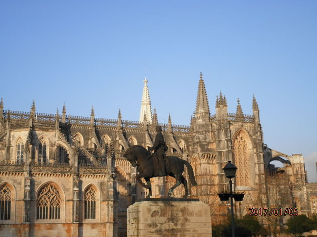 バターリャ修道院。世界遺産にも登録されているポルトガルを代表する建築の一つです。