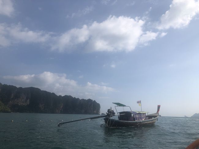 アオナンビーチから船でライレイビーチへ