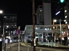 今回のお宿は田町駅。

スーパー・コンビニ・ドラッグストアがありとても便利でした。

会社があるようなので人通りもまあまああるので良かったです。

右側に小さく東京タワーが・・！