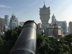 こんなものを目にすると

あ～かつては
ここが防衛基地だったんだな、と納得。

香港の５０分の１の広さの中に　
３０もの世界遺産があるってことですが

当然　全て見るつもりでは来ていません。

この砦を最後にしました。