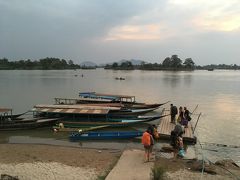 実際に乗ったのはちょっと離れた船着場
私以外のファランたちは通しチケットのようでした
さて、いよいよシーパンドン（デット島）に向かいます

（シーパンドン編に続く→http://4travel.jp/travelogue/11446144　）