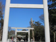 さて、ここは鵠沼皇大神宮、神社らしい神社。8月の例祭、人形山車9基が繰り出し盛大。
