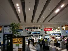 6時40分頃に神戸空港に到着しました。駅からすぐに保安検査場があります。多分駅のホームから3分以内で行けると思う。