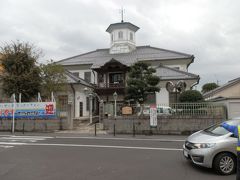 　白雲館（旧八幡東学校）は、明治10年の建物です。近江商人の財力を伺い知ることが出来ます。