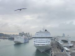 バルセロナ接岸しました！空は怪しいけど