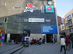 ショッピング・モールの地下へ。
実はここ、改修のため閉鎖中のボリャオン市場の移転先です。