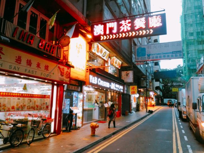 マカオ料理の店です。朝６時半から深夜２時迄やっています。