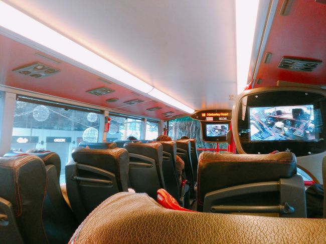 空港行きのバスも２階建です。時間は80分位です。