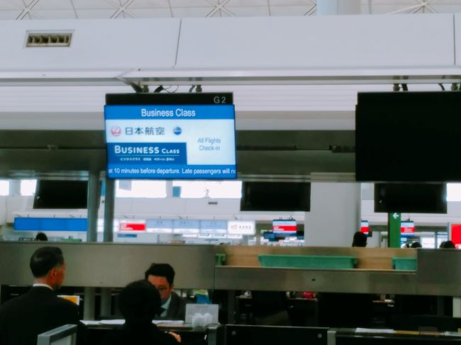 JALのカウンターです。がらがらでした。