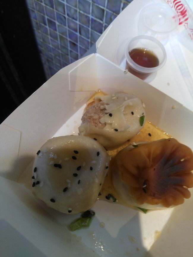 4個入ですが美味しそうで1個食べた後の写真でスミマセンm(_ _)m