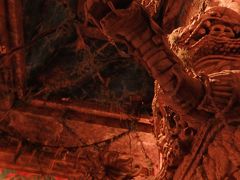 携帯アプリをチェックすると、インディジョーンズが再開したようなので行ってみる。結構長いこと止まっていたようで、ファストパスを持っていた人がどっと押し寄せたみたい。ファストパス利用でも30分待ちでした(-_-;)

予定外にパーク内を行ったり来たりすることになって、ちょっとくたびれたな。。いつもさっと通過してしまうアトラクションに乗るまでの通路をじっくり見ることはできたけど。