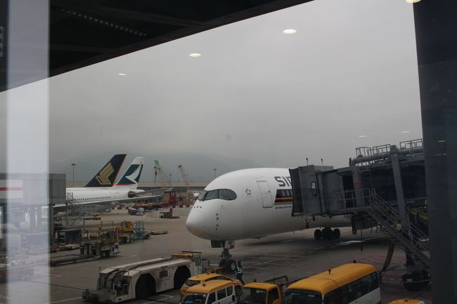 香港到着、いつものように友達は関空から。バゲージレーンで待ち合わせ。<br /><br />天気予報は毎日チェックしても日々変わる。雨さえ降らなければOK.曇りからのスタートでした。