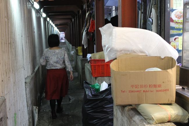 さて街を散策。私も友達も今回初めての北角。夕食を探しにウロウロ。小道フリークにはたまらない私好みの小道に入ってみたりして(*'▽')