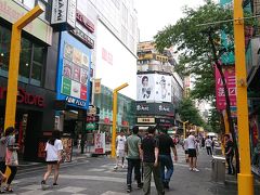 西門の街は若者の街らしく、賑やかな雰囲気でした。
台湾の原宿とか渋谷って言われているそうです。
