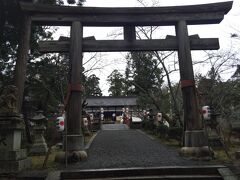 次は、伊太祁曾神社、紀伊一之宮の２つめになります。
紀伊には、もう一つ、丹生都比賣神社が一之宮とされていますが、次回の参拝にしたいと思います。
駐車場は、神社を越えて奥に用意されています。数十台止められそうです。
主祭神は、五十猛命　スサノオの子。左右の脇宮には同じくスサノオの子である、妹が祀られています。
日前神宮と、伊太祁曾神社、あと、鹽竃神社で三社参りとなったのですが、鹽竃神社は、次回とします。
