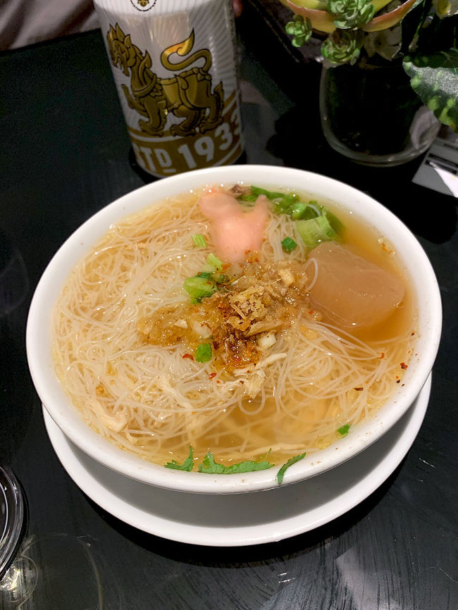 こちらはヌードル。<br />謎のおでんの大根みたいなのが入ってる笑<br /><br />そして深夜便なので機内食は一切スルーで寝てました。<br />つらいよー、エコノミーの深夜便。。。<br />翌朝、成田に到着。<br />マイナス2℃！<br />さむいー！<br /><br />今回はとーってものんびりゆっくりできた旅でした。<br />長い旅行記にお付き合いありがとうございました♪