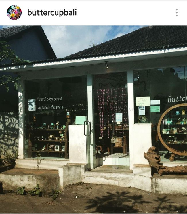 ハノマンからゴータマ セラタン??に曲がり butter cup Bali というナチュラルコスメのお店に来たんだけど閉まってて...