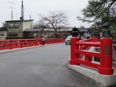 宮川にかかる赤い中橋
「十津川警部」の旅情ミステリードラマで陣屋とともに登場していた記憶が蘇りました。ロケ地として他にもみたような記憶があります。