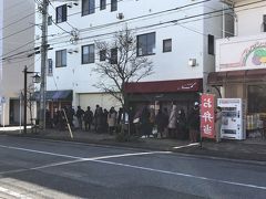 湯河原に着いて、早速ブレッド&サーカスへ。開店30分前でも、やはり行列ができています