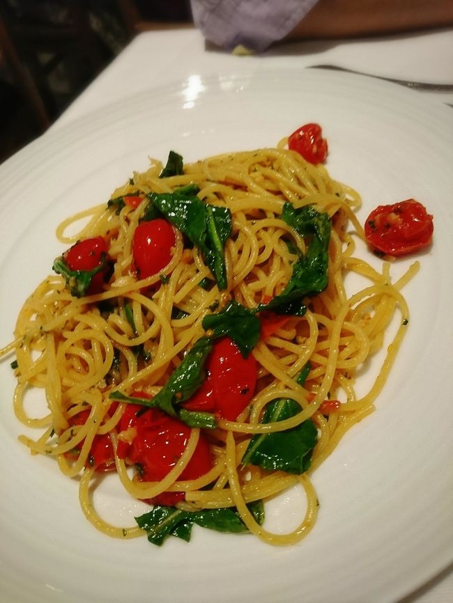 「マッシモ」<br />A.O.P.かな。<br />トマトがたくさん入っていてこれまた美味しいー！