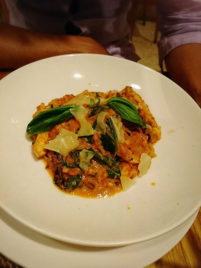 「Chocolate Cafe」<br /><br />チキンとドライトマトのクリームソースだったかな。<br />これはボロネーゼよりも美味しかった！<br />こちらのお店はレギュラーサイズとラージサイズが選べます。<br />男性だとレギュラーじゃ足りないかな。