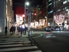 名古屋に着きました。栄方面にぶらぶら歩いています。街路樹に電飾が飾られきれいに光っています。