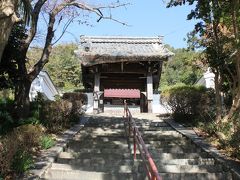 大岡寺は 686年に行基が創建した歴史ある天台宗のお寺ですが、駐車場がなかったので登山道入口にある駐車場を利用しました。