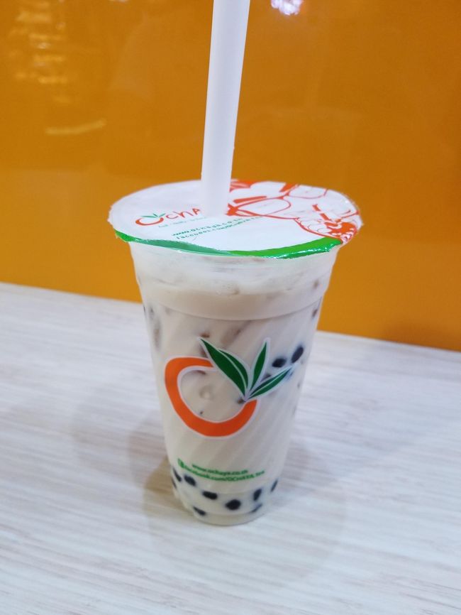 ３５Ｂ。安い！<br />タピオカがもちもちで美味。<br /><br />このお店人気みたいで常にお客さんがいます。まとめ買いしていく人も。<br /><br /><br /><br />お楽しみのランチを食べにシャングリラホテルへ。<br />横に長い大きなホテルなので、香宮にたどり着くまでホテル内をかなり歩きました。