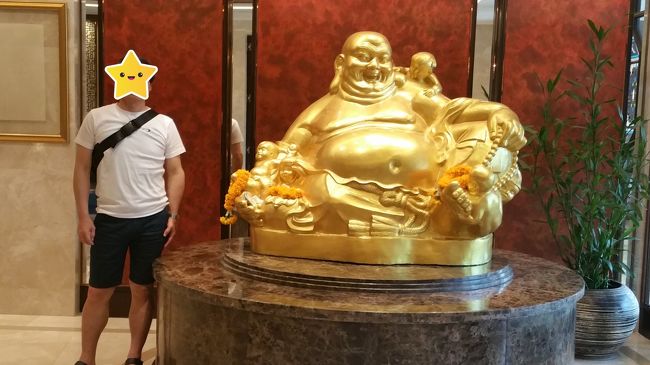 香宮の入口で。<br /><br />