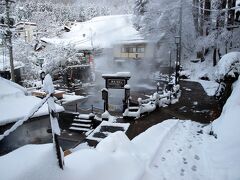 　宿からほど近い所に「 麻釜（おがま）」(  https://snow.gnavi.co.jp/article/visit/detail/nozawa007/  )があります。