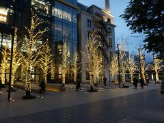 東京駅のロッカーに荷物を預け
すぐ隣の東京ビルTOKIAへ！
