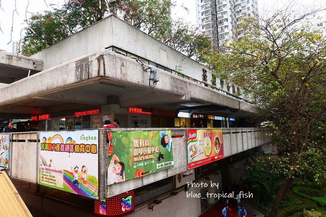 スクリーンプロテクターを探しに小さな電気屋さんが集まるこちらのモールへ。<br /><br />○　荃豊中心商場