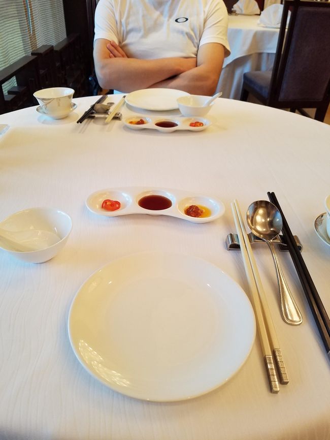 飲茶です。<br />メニューが写真付きなので分かりやすい。<br /><br />混んでいないのでゆったりした雰囲気でした。<br />