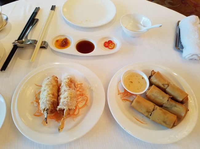 まずは、春巻きと蟹の身が入ったフライ。<br />蟹身がぎっしり！ボリュームがあって凄く美味しかったです。<br />春巻きもサクサク。