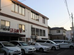 国民宿舎の「ホテルシラハマ」を出発。
昭和レトロのような古い国民宿舎でしたが、値段は安かったし、まずは満足できました。