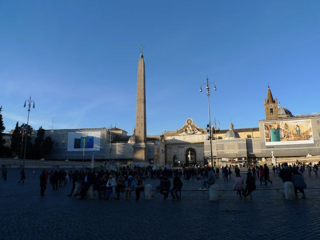 〇ポポロ広場<br /><br />ついにポポロ広場まで歩いて来た。<br />ナヴォーナ広場からカンポ・デ・フィオ－リ、コロナリー通り、トレヴィ、スペイン広場、ポポロ広場までをグーグルマップで調べたら4.2kmもあった。