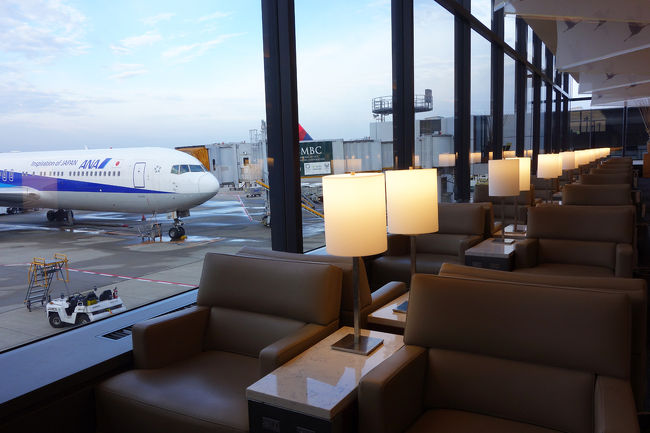 搭乗口は31番です。ＡＮＡのラウンジまでは遠く、ＤＬＴＡのラウンジへ。時間も早朝ということで殆ど人影もなくゆったりと過ごしました。