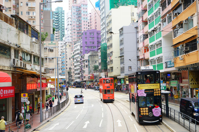 北角を過ぎると、高層ビルの街並みは変わりはないのですが、賑わいが落ち着いてきます。