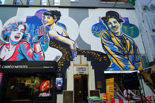 ハリウッドスター登場です。この向かい側に上の壁画があります。