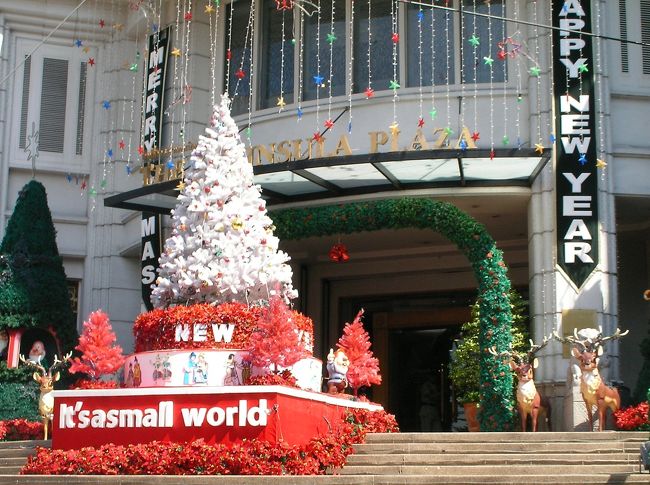 ラーチャダムリ駅を降りてラーチャダムリ通りを10分程歩くとプルンチット通りと交差する。