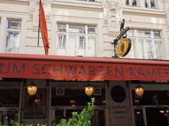 お腹が空いたので有名なCafeを探してこちらに。Zum Schwarzen Kameel。