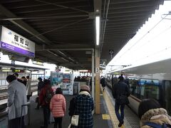 終点、福知山駅に到着。
反対側ホームには、福知山線からやってくる「こうのとり号」が接続しているはずなのだが、福知山線内濃霧のため、15分ぐらい遅れているとのこと。